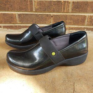 NWT Gray Dansko Shoes